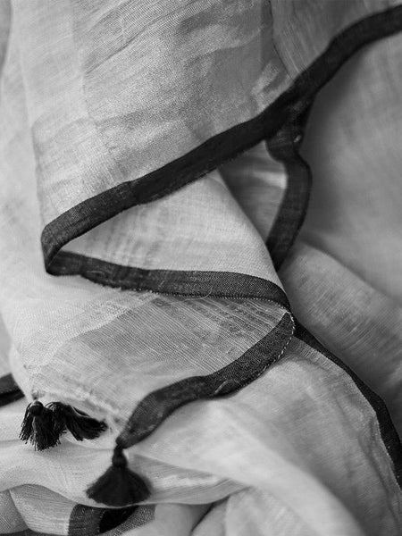 Black women's Bhagalpuri Handloom Linen Cotton Blend White Saree With Silver Zari Border And Contrast Unstitched Blouse Piece - View 5